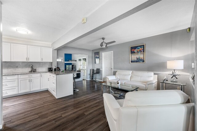 8444 8th Way N, Saint Petersburg, FL 33702 - photo 4