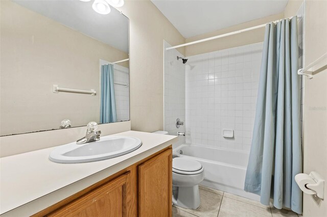 732 Kensington Lake Cir, Brandon, FL 33511 - bathroom with tile patterned floors, toilet, vanity, and shower / bathtub combination with curtain