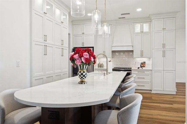 dining space featuring recessed lighting and light wood-type flooring