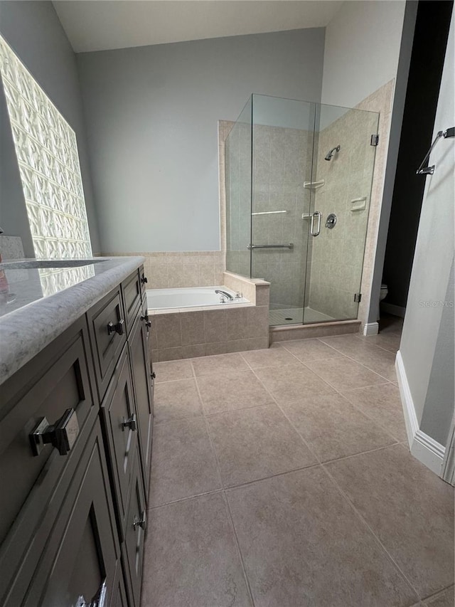 1608 Fox Glen Ct, Winter Springs, FL 32708 - full bath featuring toilet, vanity, tile patterned floors, a shower stall, and a garden tub