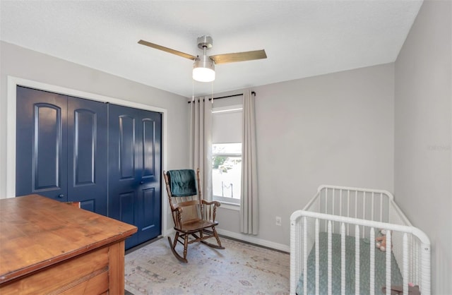 bedroom featuring ceiling fan, baseboards, and a closet