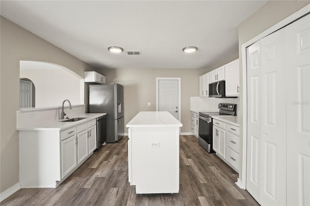 11323 Ivy Flower Loop, Riverview, FL 33578 - kitchen featuring a center island, a sink, visible vents, appliances with stainless steel finishes, and dark wood-style floors