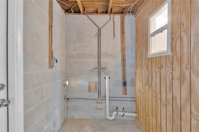 13612 Veronica Dr, Hudson, FL 34667 - bathroom featuring concrete block wall and concrete floors