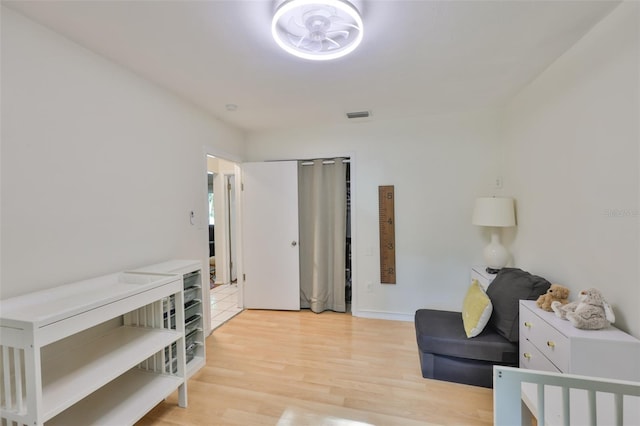 sitting room featuring light wood-style flooring and visible vents