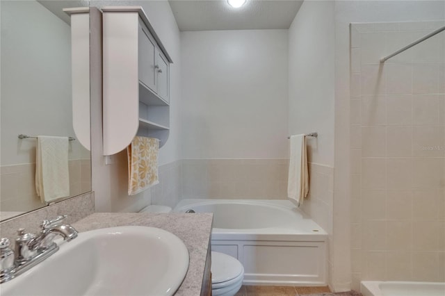 full bath with toilet, a tile shower, vanity, and a bath