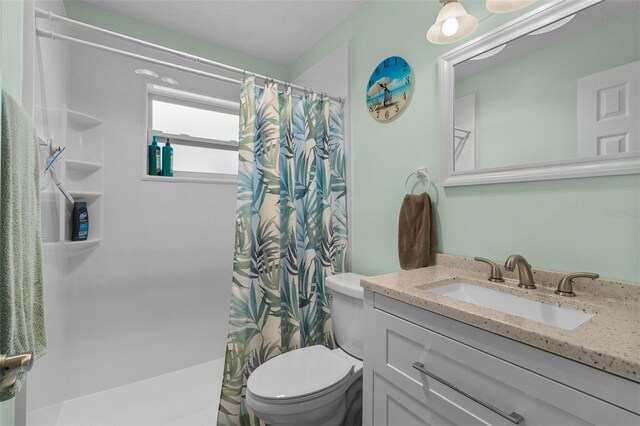 9743 36th Way N Unit 4, Pinellas Park, FL 33782 - full bath featuring vanity, a shower with curtain, and toilet