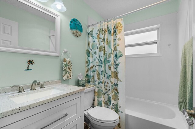 9743 36th Way N Unit 4, Pinellas Park, FL 33782 - full bathroom featuring vanity, toilet, and shower / bathtub combination with curtain