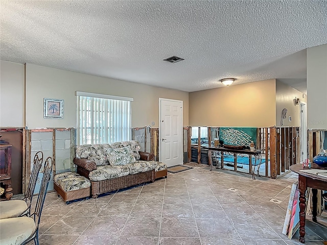 1011 SE 4th Ave, Crystal River, FL 34429 - living area featuring a textured ceiling and visible vents