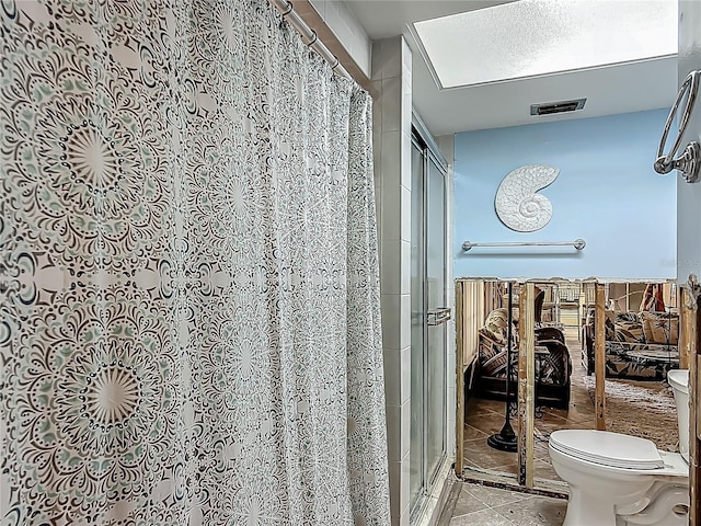 1011 SE 4th Ave, Crystal River, FL 34429 - bathroom featuring toilet, tile patterned flooring, visible vents, and a shower stall