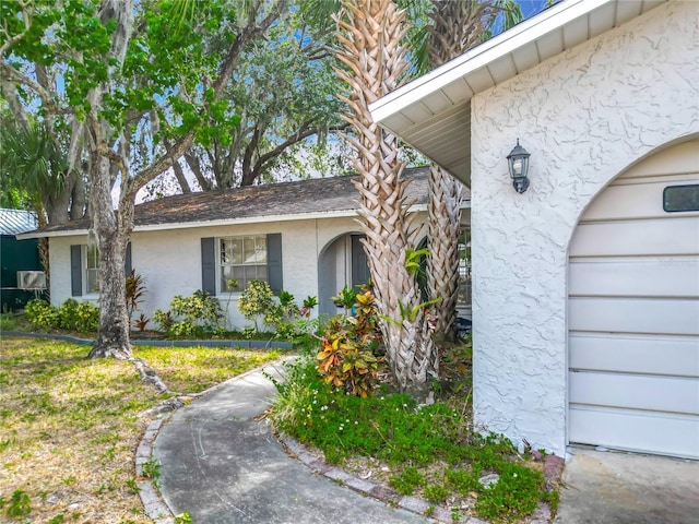 1011 SE 4th Ave, Crystal River, FL 34429 - exterior space featuring stucco siding and a garage
