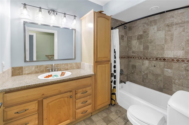 6515 Dimarco Rd, Tampa, FL 33634 - full bath featuring toilet, shower / bathtub combination with curtain, and vanity