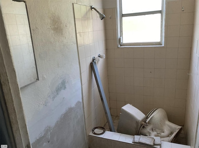 bathroom featuring a shower