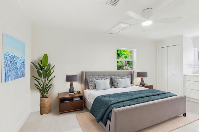 bedroom with a ceiling fan, a closet, ornamental molding, and baseboards