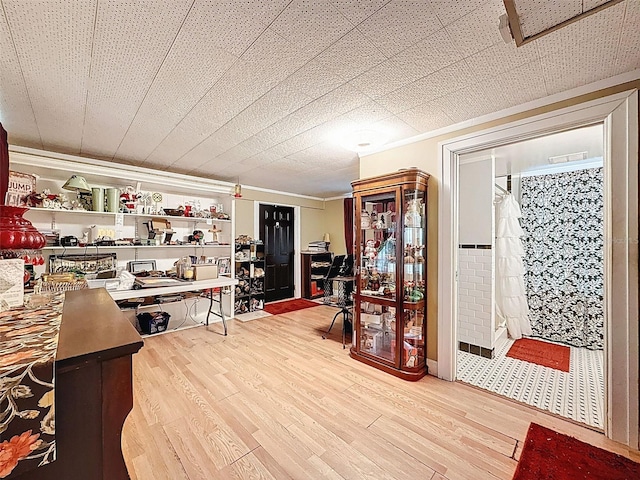 800 W Lake Elbert Dr NE, Winter Haven, FL 33881 - interior space with wood finished floors and ornamental molding