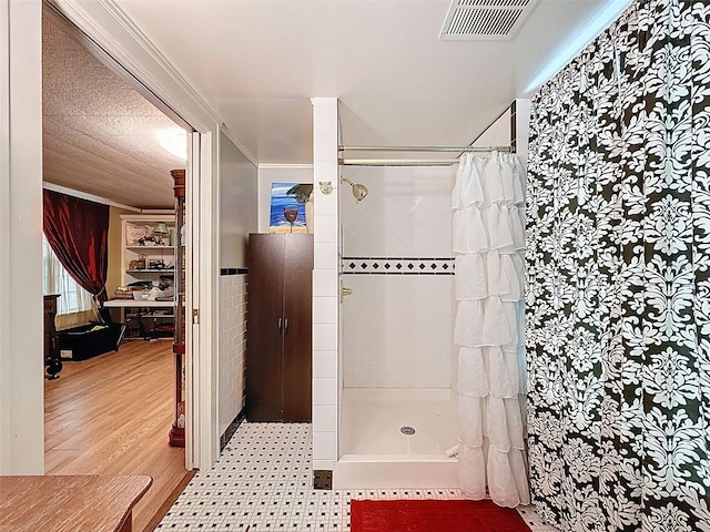 800 W Lake Elbert Dr NE, Winter Haven, FL 33881 - bathroom featuring a shower stall