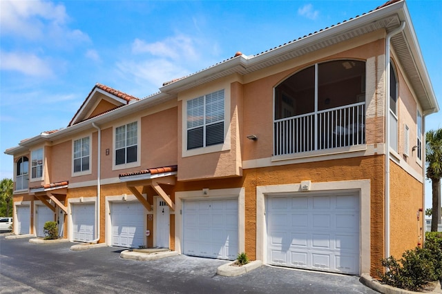 5000 Culbreath Key Way Unit 8-319, Tampa, FL 33611 - back of property with stucco siding and a garage