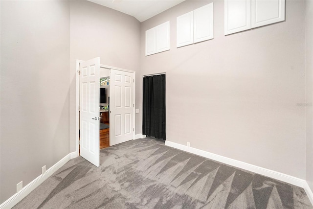 3268 Tanglewood Trl, Palm Harbor, FL 34685 - unfurnished room with carpet, baseboards, and a high ceiling