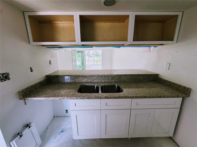 11473 W Sandpiper Ct, Crystal River, FL 34429 - kitchen featuring stone counters and white cabinetry
