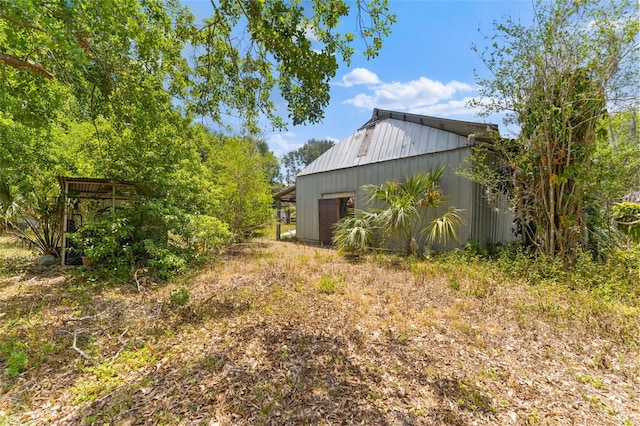 view of yard featuring an outbuilding and a pole building