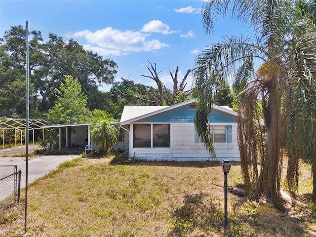 view of front of house featuring a front yard and driveway