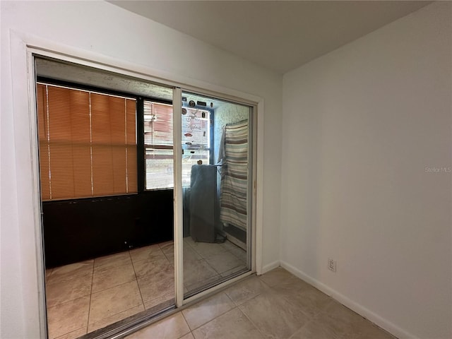entryway featuring light tile patterned floors and baseboards