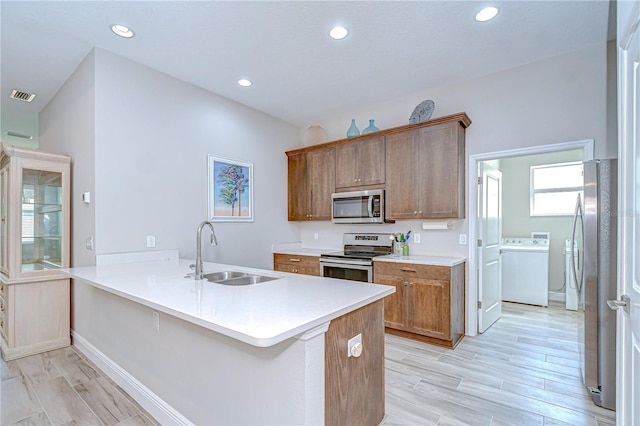 5732 Stockport St, Riverview, FL 33578 - kitchen featuring a sink, a peninsula, stainless steel appliances, washer / dryer, and visible vents
