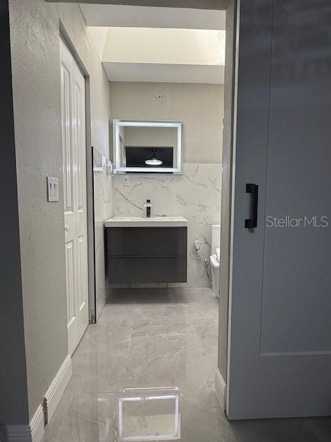 1710 Tallowtree Cir, Valrico, FL 33594 - bathroom with vanity, toilet, and marble finish floor