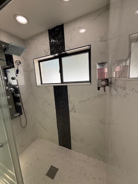 1710 Tallowtree Cir, Valrico, FL 33594 - full bath featuring a marble finish shower