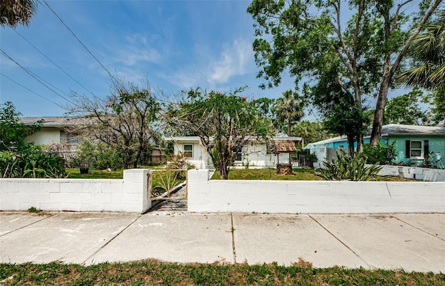 306 Banana St, Tarpon Springs, FL 34689 - photo 1