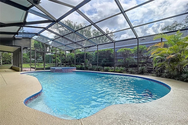 232 Pinecrest Dr, Palm Harbor, FL 34683 - view of swimming pool featuring a pool with connected hot tub, a lanai, and a patio area