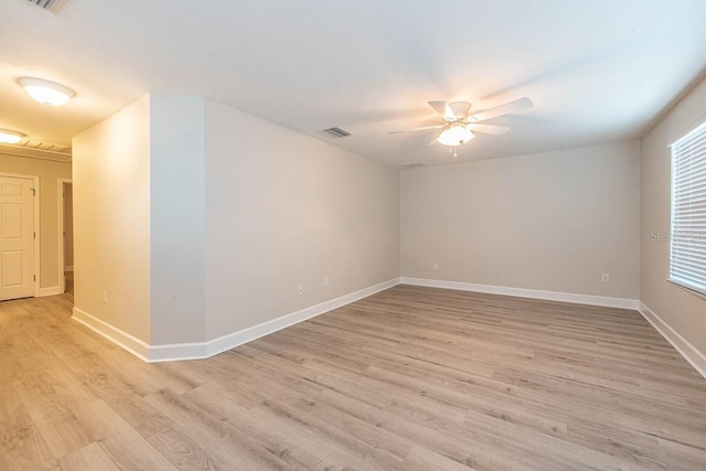 unfurnished room featuring light wood-style flooring, a ceiling fan, and baseboards