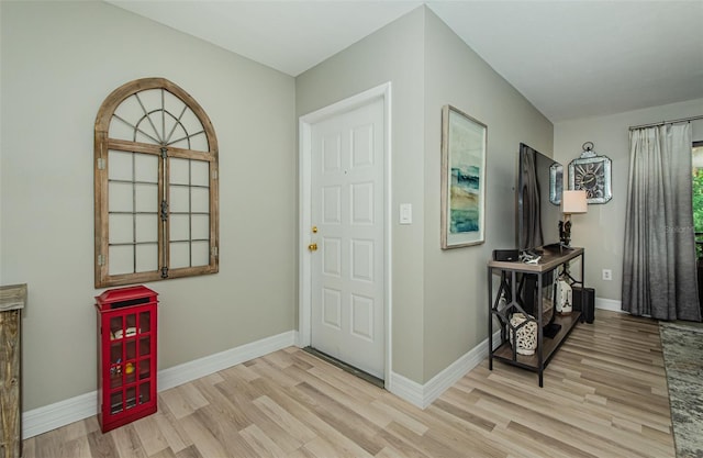 1290 Pine Ridge Cir E Unit G1, Tarpon Springs, FL 34688 - entryway featuring wood finished floors and baseboards