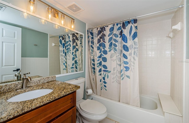 1290 Pine Ridge Cir E Unit G1, Tarpon Springs, FL 34688 - bathroom featuring shower / tub combo with curtain, vanity, wainscoting, and toilet