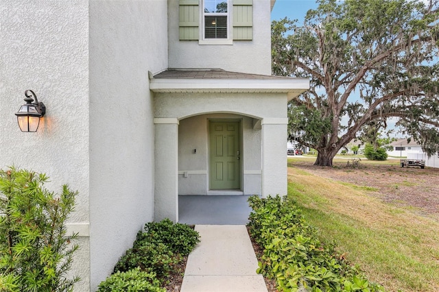 entrance to property with stucco siding