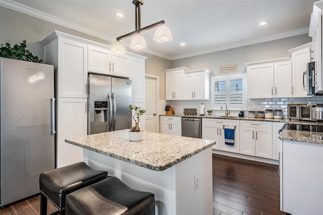 260 SW Lincoln Cir N, Saint Petersburg, FL 33703 - kitchen with stainless steel appliances, a sink, crown molding, white cabinetry, and recessed lighting