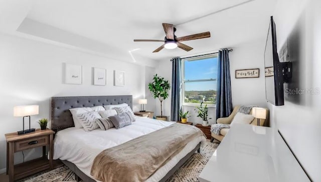 bedroom with ceiling fan