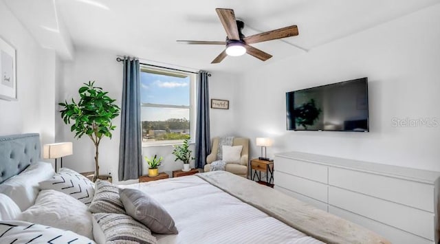 bedroom with a ceiling fan