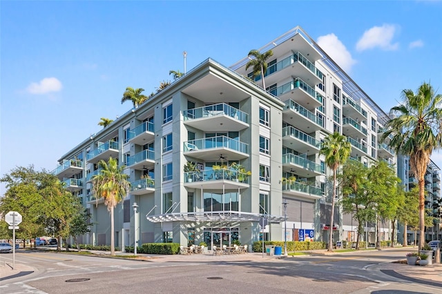 view of apartment building / complex