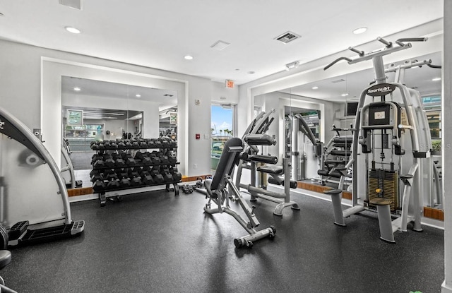 exercise room featuring recessed lighting