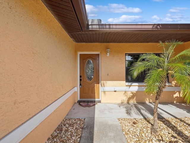 view of exterior entry with stucco siding