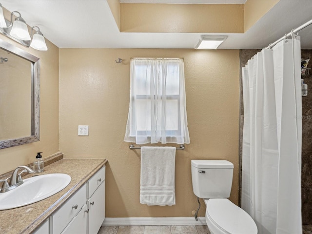 bathroom featuring toilet, a shower with shower curtain, baseboards, and vanity
