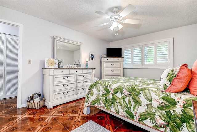 bedroom with a textured ceiling and a ceiling fan