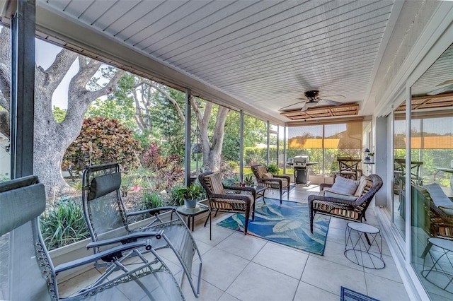 sunroom / solarium with ceiling fan