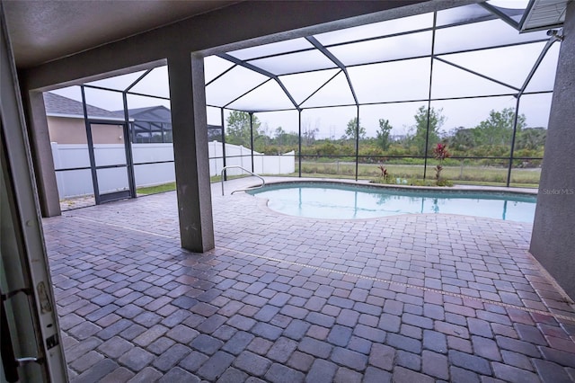 621 Washita Stone Dr, Ruskin, FL 33570 - view of swimming pool with a patio, a fenced in pool, and a lanai