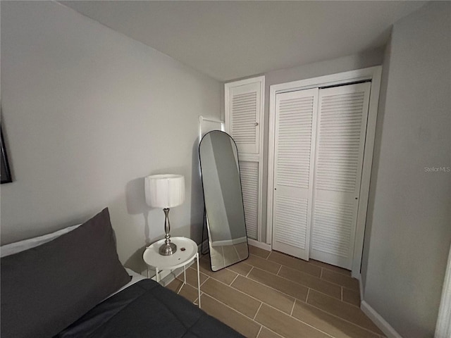 bedroom featuring baseboards and a closet
