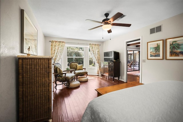 bedroom featuring wood finished floors and a ceiling fan