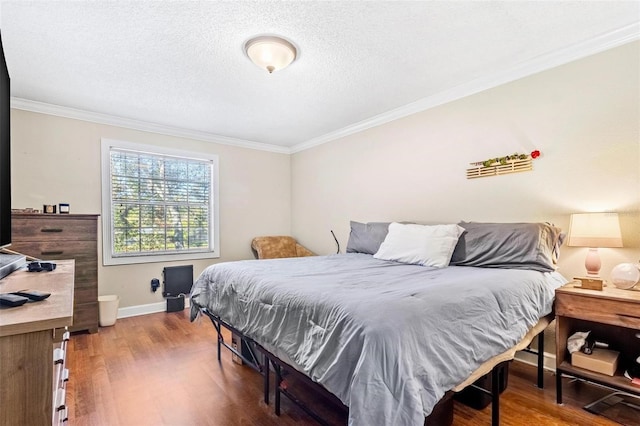 3823 N Oak Dr Unit K22, Tampa, FL 33611 - bedroom featuring crown molding, wood finished floors, and baseboards