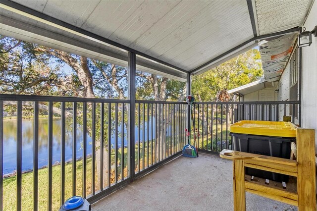 3823 N Oak Dr Unit K22, Tampa, FL 33611 - unfurnished sunroom featuring a water view