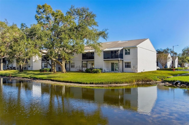 3823 N Oak Dr Unit K22, Tampa, FL 33611 - rear view of property with a lawn and a water view