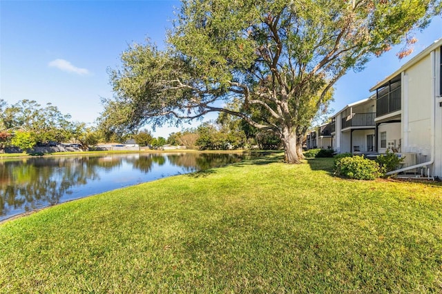 3823 N Oak Dr Unit K22, Tampa, FL 33611 - view of yard featuring a water view